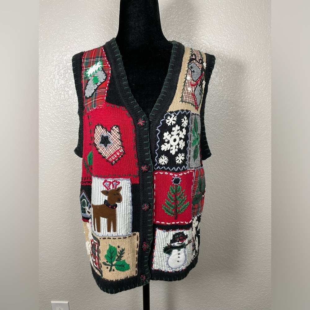 Victoria Jones Hoilday Character Patch Sweater Vest Size Medium Grandma